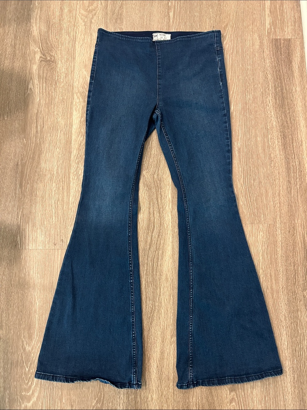 Free People - Mid-Rise Pull On Flare Jeans